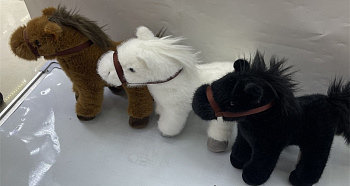 ММ.Лошадь 22см стоит 3цв пуш F43396