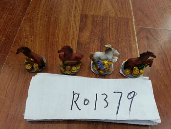 Лошадь 4,5см деньги 1505(4шт/уп)Цена за 1шт