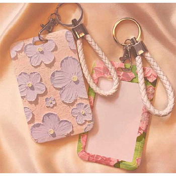 Бейдж школьный deVENTE 110*70мм "Flowers" 8093410 вертик.,пластик,на карабине,ас